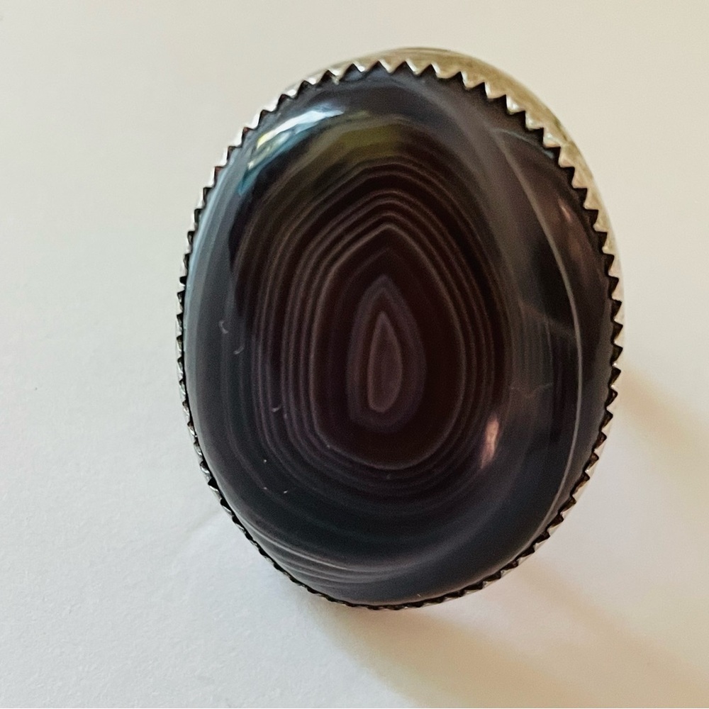 Gorgeous Unmarked/Tested Sterling and Agate Ring. Fits sizes 7-8.